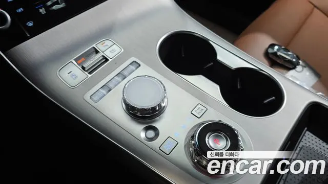 Genesis GV70 — Фото автомобиля 12