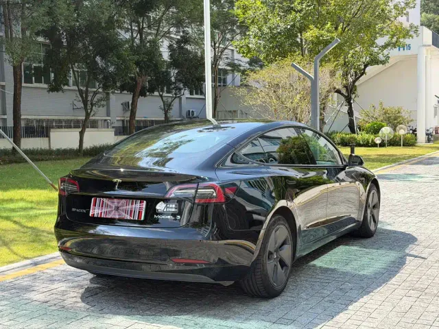 Tesla Model 3 — Фото автомобиля 9