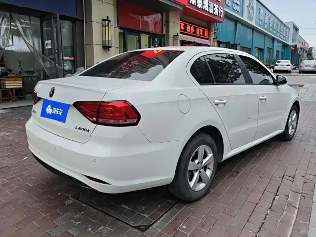 Volkswagen Lavida — Фото автомобиля 3