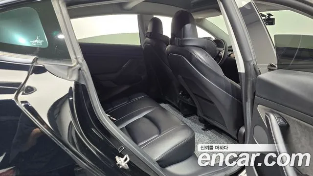 Tesla Model 3 — Фото автомобиля 11