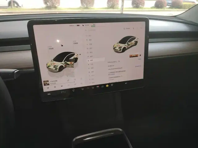 Tesla Model 3 — Фото автомобиля 12