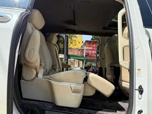 Toyota Sienna — Фото автомобиля 12