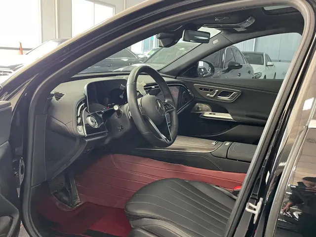 Mercedes-Benz E-Class — Фото автомобиля 4