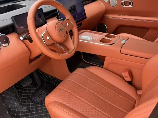 Dongfeng E8 M8 — Фото автомобиля 3