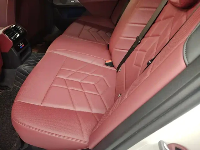 BMW 5 Series — Фото автомобиля 16