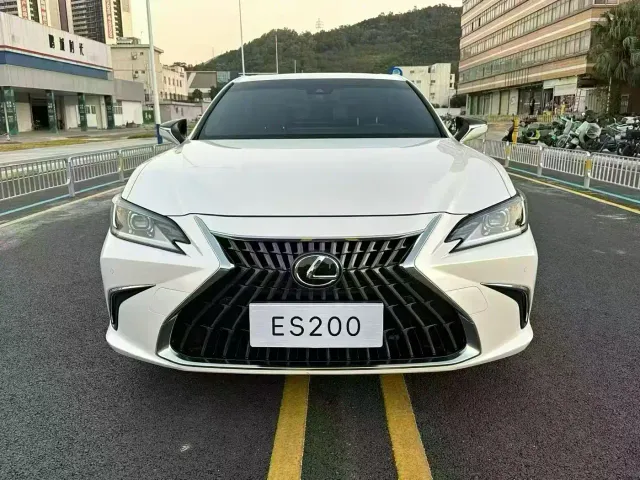 Lexus ES — Фото автомобиля 2