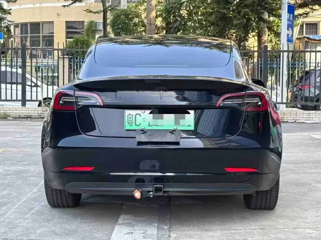 Tesla Model 3 — Фото автомобиля 6