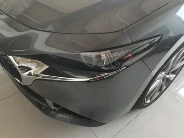 Mazda Axela — Фото автомобиля 23