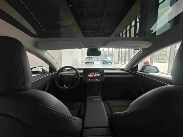 Tesla Model 3 — Фото автомобиля 13