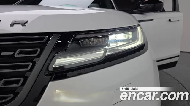 Land Rover Range Rover Velar Range Rover Velar 2.0 P250 Dynamic SE — Фото автомобиля 17