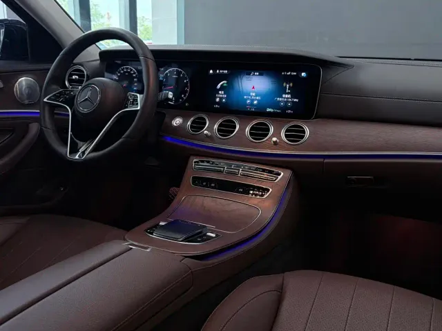 Mercedes-Benz E-Class — Фото автомобиля 8