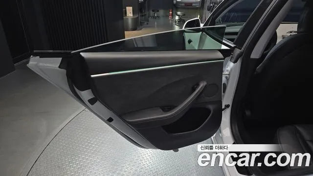 Tesla Model 3 — Фото автомобиля 14