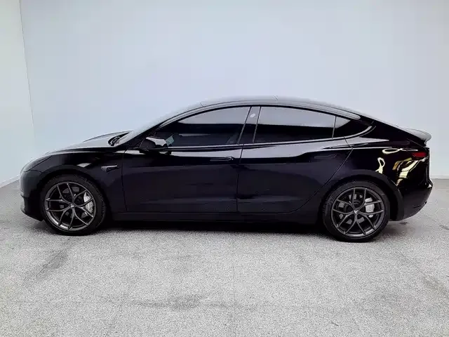 Tesla Model 3 — Фото автомобиля 11