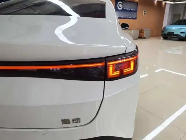 Changan Eado — Фото автомобиля 7