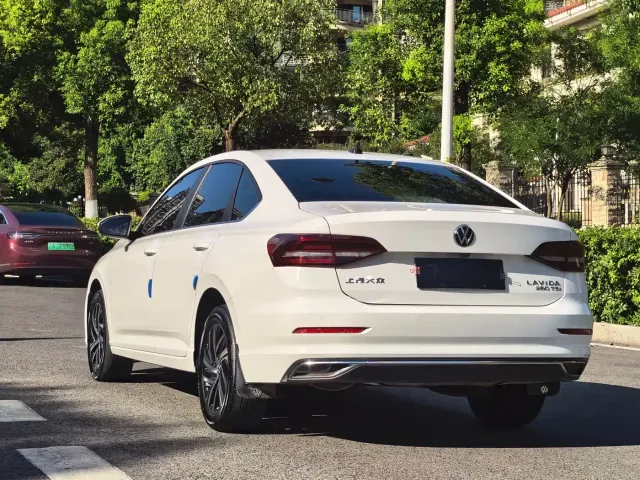 Volkswagen Lavida — Фото автомобиля 15