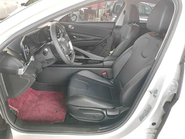 Hyundai Elantra — Фото автомобиля 14