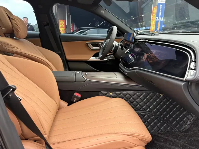Mercedes-Benz E-Class — Фото автомобиля 12