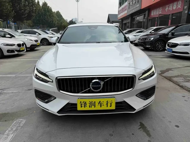 Volvo S60 — Фото автомобиля 2
