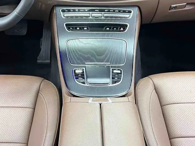 Mercedes-Benz E-Class — Фото автомобиля 21