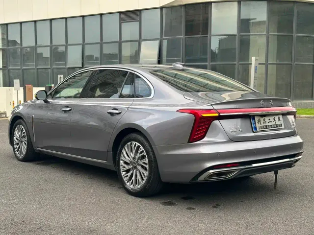 Hongqi H5 — Фото автомобиля 9