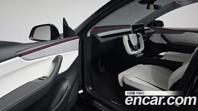 Tesla Model Y — Фото автомобиля 14