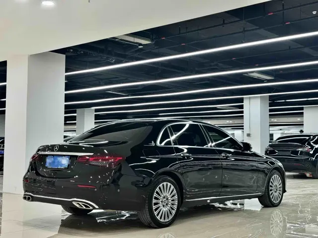 Mercedes-Benz E-Class — Фото автомобиля 6