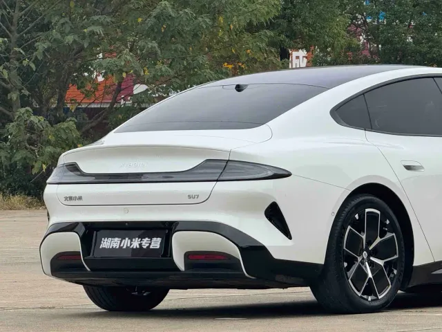 Xiaomi SU7 — Фото автомобиля 11