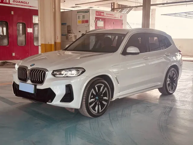 Фотография автомобиля — BMW iX3