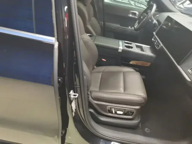Li Auto L9 — Фото автомобиля 24