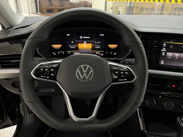 Volkswagen Passat — Фото автомобиля 12