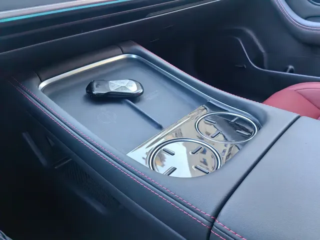 Xpeng P7 — Фото автомобиля 6