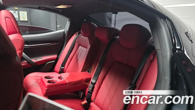 Maserati Ghibli — Фото автомобиля 18