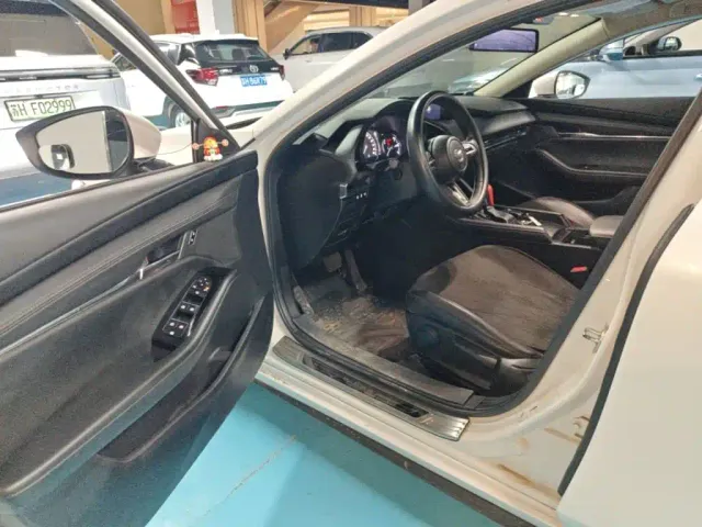 Mazda Axela — Фото автомобиля 15