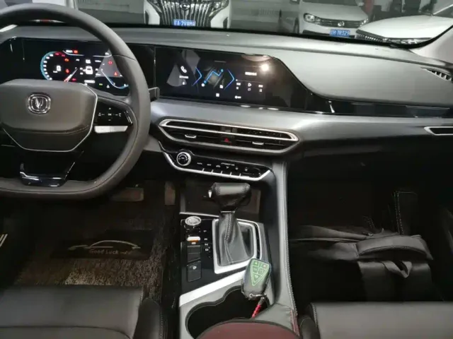 Changan Eado — Фото автомобиля 8
