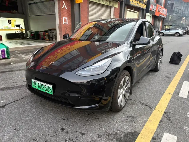 Фотография автомобиля — Tesla Model Y