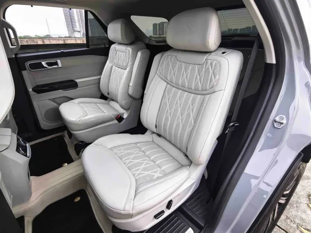 Ford Explorer — Фото автомобиля 21