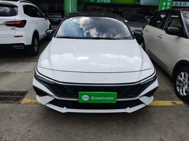 Hyundai Elantra — Фото автомобиля 2