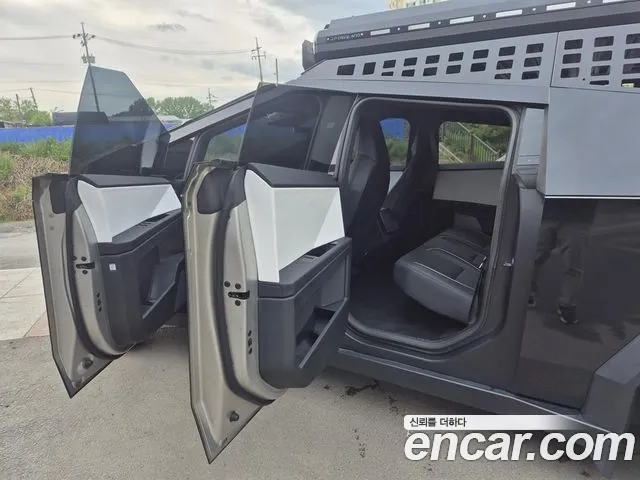 Tesla Cybertruck — Фото автомобиля 9