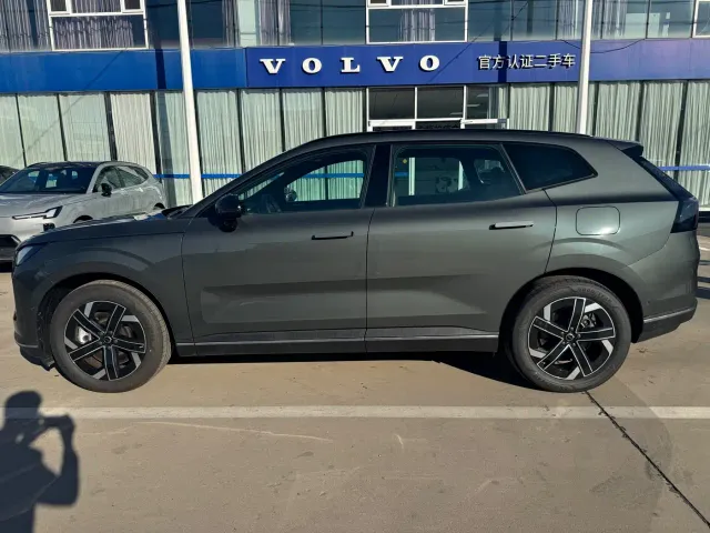 Volvo XC70 Plug-in Hybrid — Фото автомобиля 12