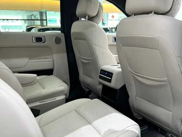 Li Auto L8 — Фото автомобиля 7