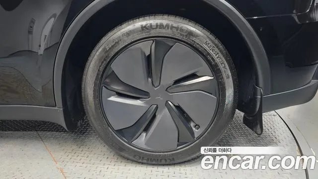 Tesla Model Y — Фото автомобиля 20