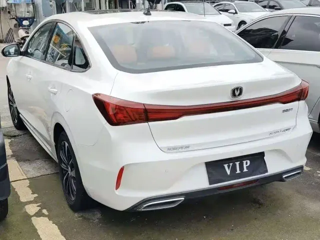 Changan Eado — Фото автомобиля 9