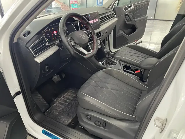 Volkswagen Tiguan L — Фото автомобиля 5