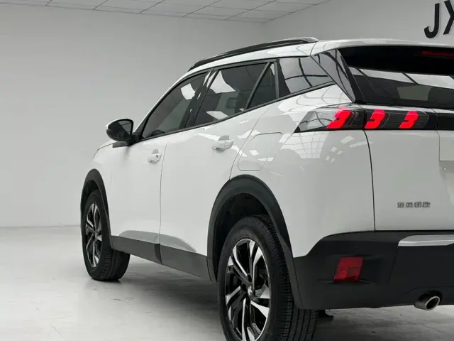 Peugeot 2008 — Фото автомобиля 8