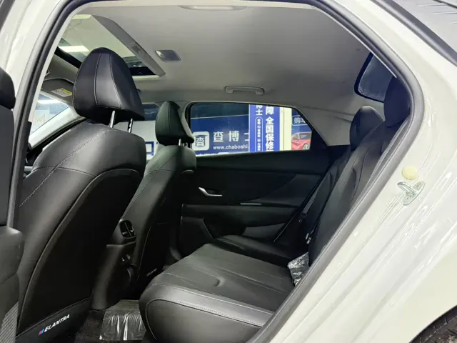 Hyundai Elantra — Фото автомобиля 18