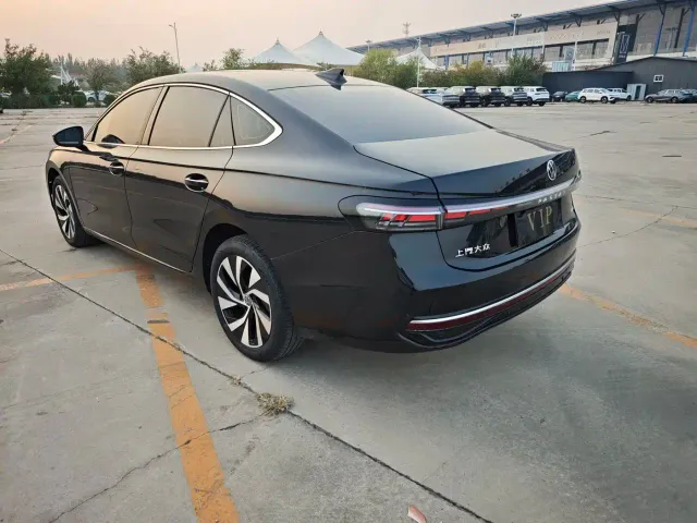 Volkswagen Passat — Фото автомобиля 5
