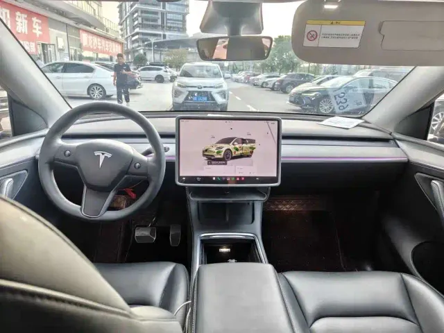 Tesla Model Y — Фото автомобиля 8