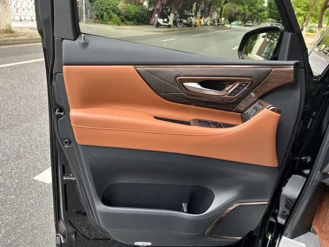 Toyota Alphard — Фото автомобиля 15
