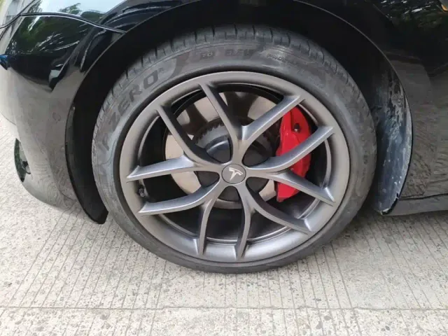 Tesla Model 3 — Фото автомобиля 22