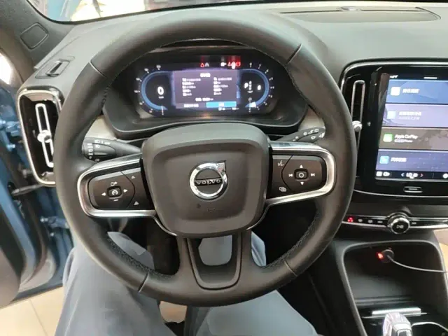 Volvo XC40 — Фото автомобиля 10
